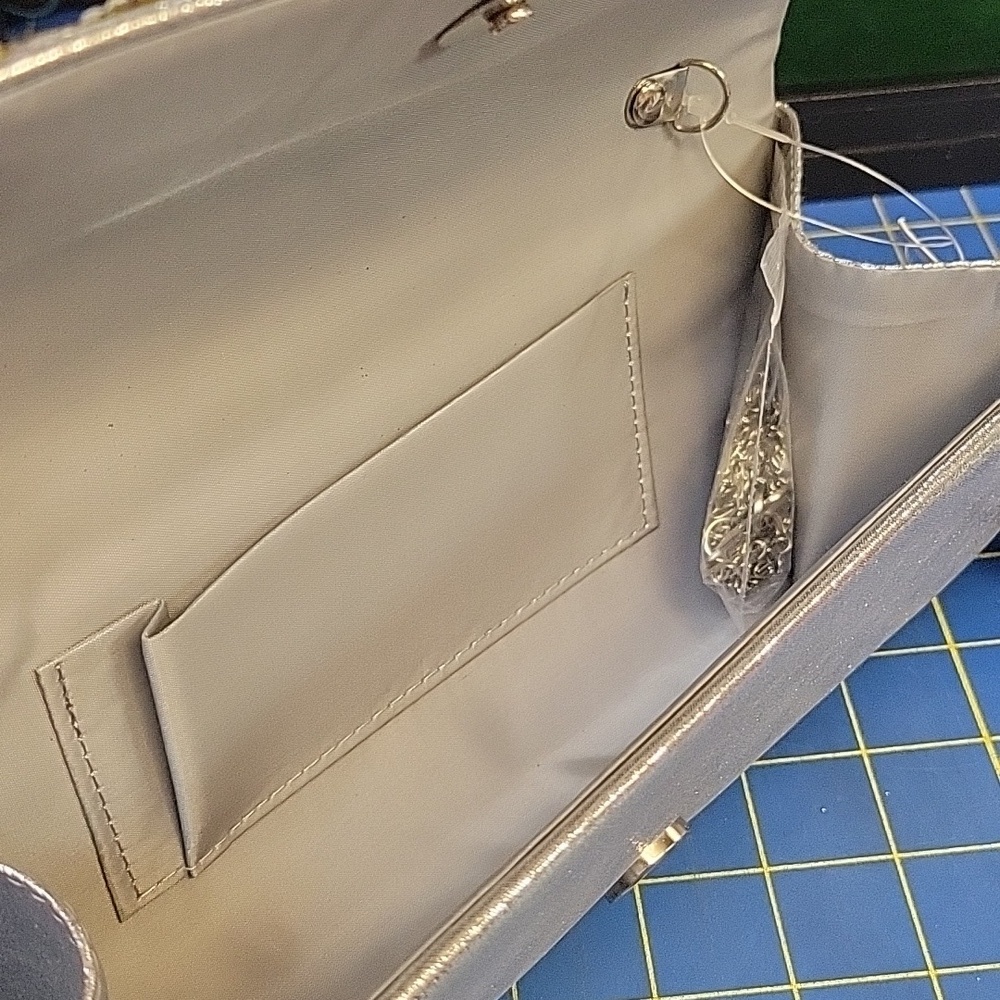 Elegant Silver Rhinestone Clutch Bag 9 x 4.5 x 2 New - Picture 5 of 6